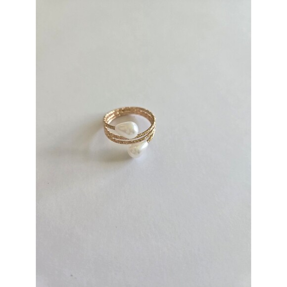 Womens gold Tone ring faux peral size 5 NEW - Picture 6 of 6
